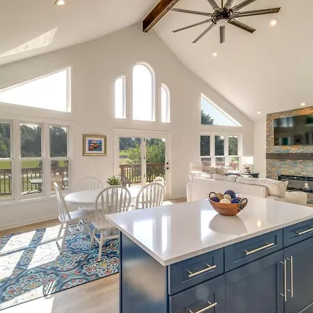 Beautiful Bellaire Home With Amenities, 4 Mi To Lake